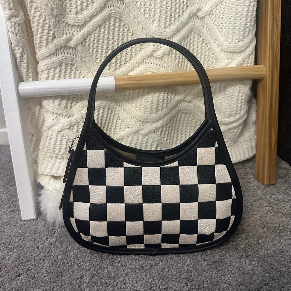 Elegant Checkered Shoulder Bag